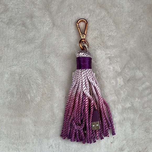 Tech Candy Tassel Charger - Picture 4 of 4